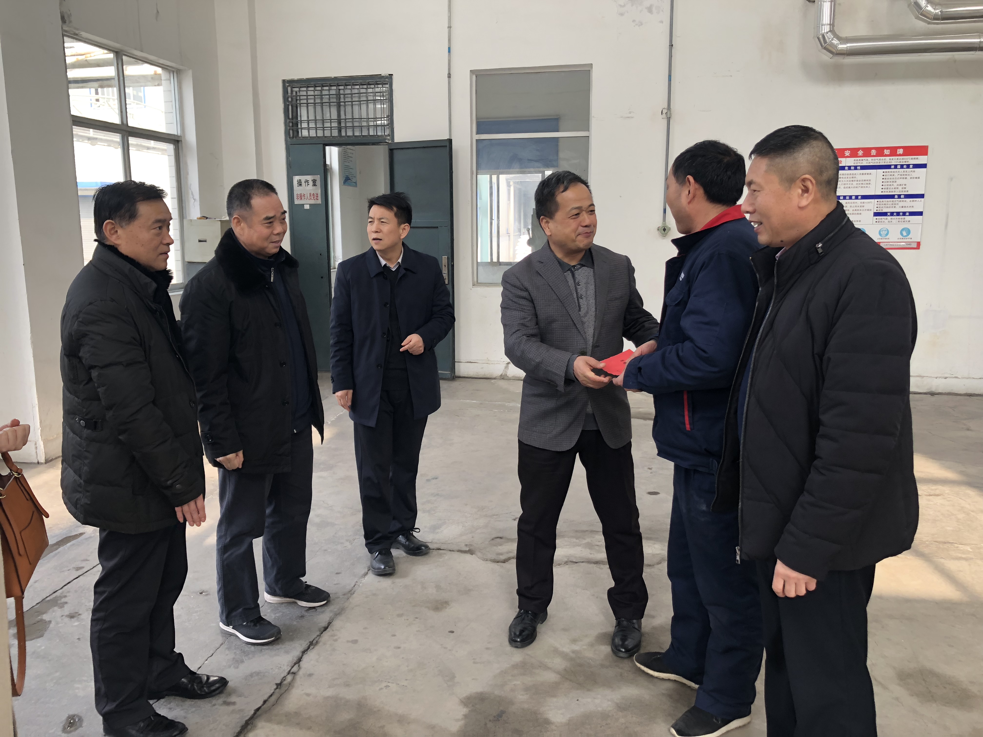省農(nóng)林水利氣象工會領(lǐng)導到糧農(nóng)集團慰問困難職工