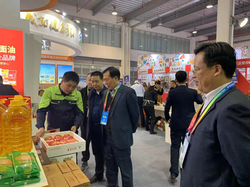 糧農集團洛川果業(yè)產品亮相第二十六屆農高會