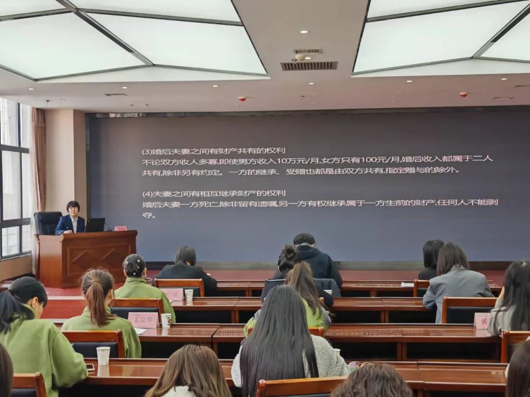 集團(tuán)工會(huì)組織開(kāi)展“法在你身邊 維護(hù)她權(quán)益”普法宣傳專(zhuān)題講座