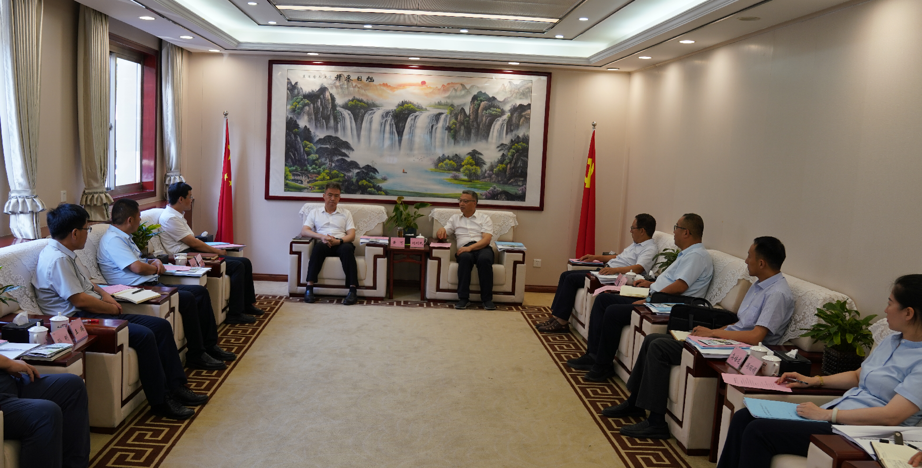 劉利民與臨潼區(qū)委書記黃可、區(qū)長苗吉會談